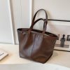 1741039788611473408.jpg Niche, High-end Commuting Retro Women's Tote Bag