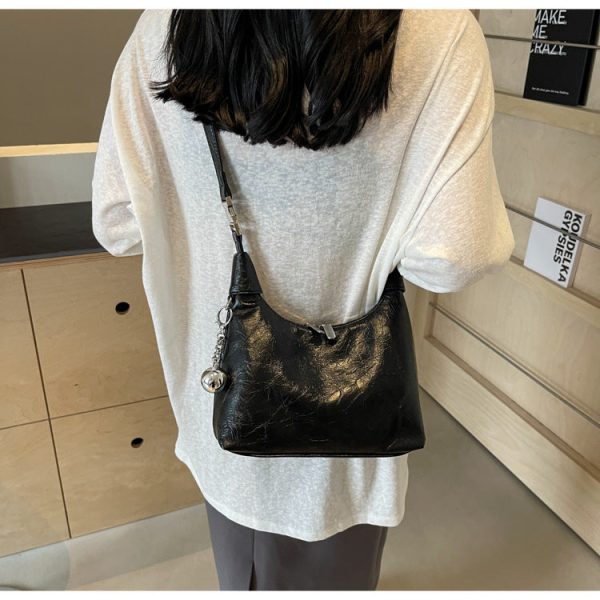 1c9c787b-7c15-4e38-a78d-2f995d1984cf.jpg High-grade Light Luxury Glossy Dumpling Bag Casual