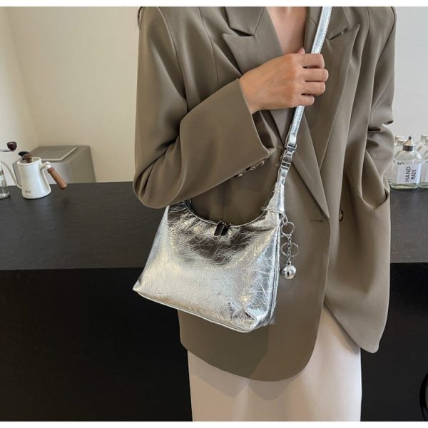 61d548ad-8aef-44eb-9b17-eb37250ebdc8.jpg High-grade Light Luxury Glossy Dumpling Bag Casual